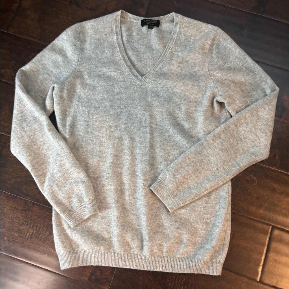 Cashmere Charter Club sweaters pink and grey, both size M